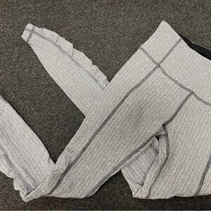 🐼Women Lululemon Athletica Gray and Black Leggings, size 4